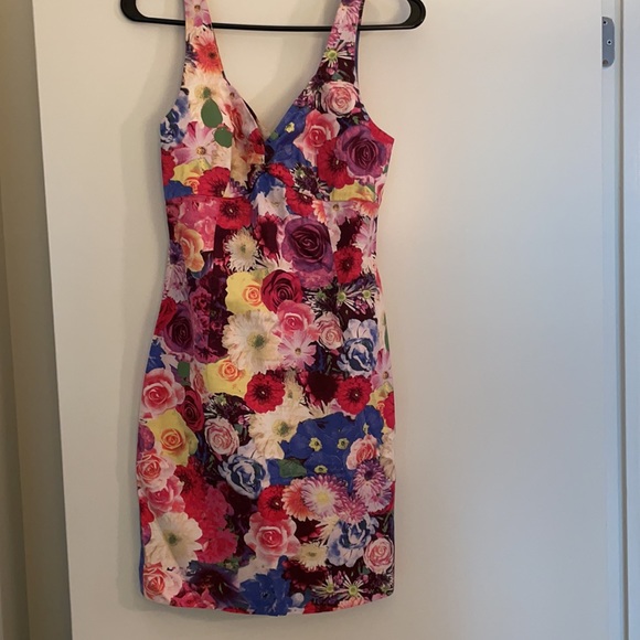 NWOT Pink Floral Guess Mini Dress Size 4 - Picture 2 of 3